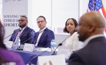 Gov. Shapiro and others at round table